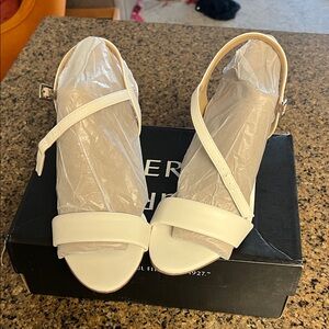Naturalizer Bristol Heels in White Size 10